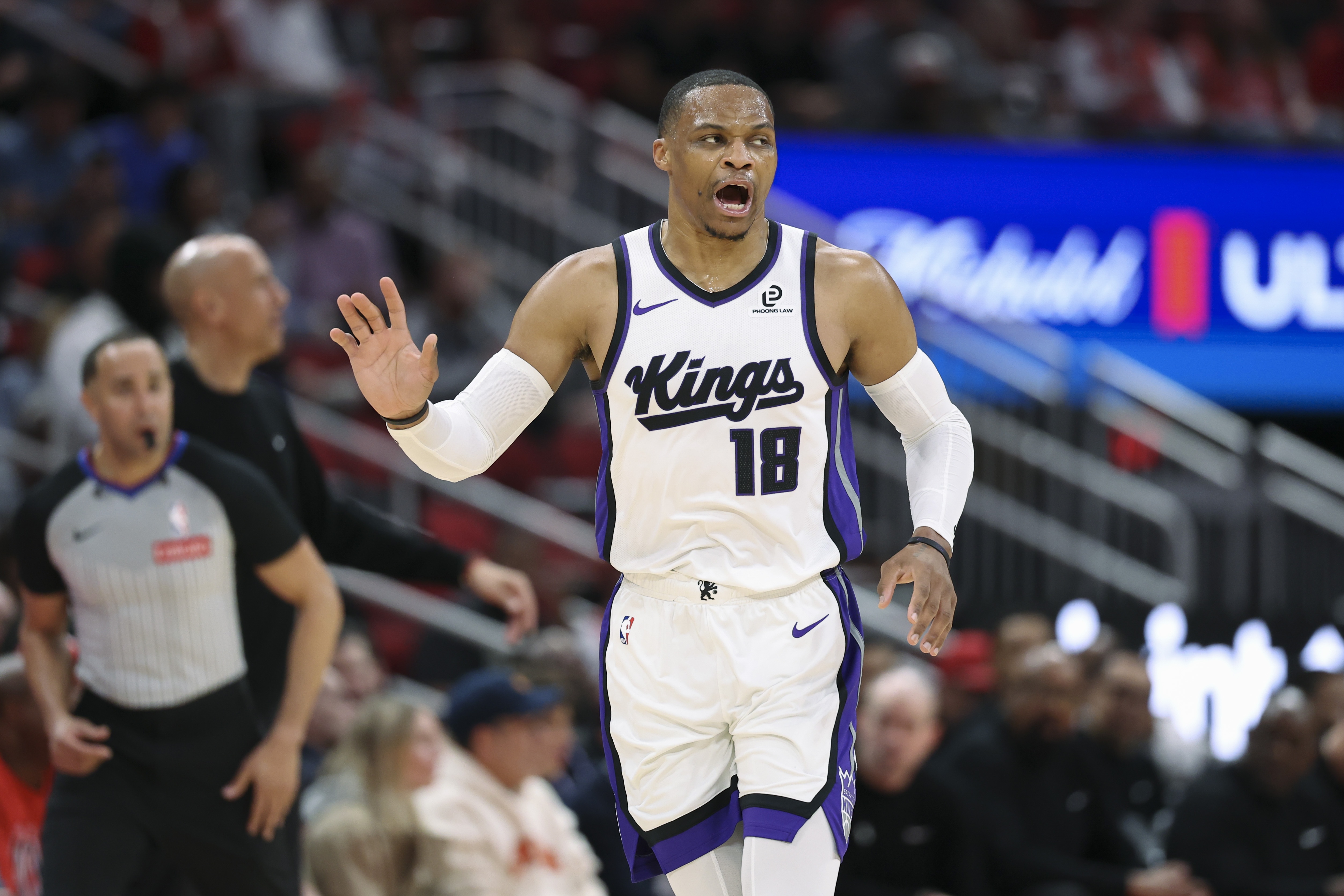 追梦：威少是NBA最好的替补控卫 但人们都用MVP的标准要求他