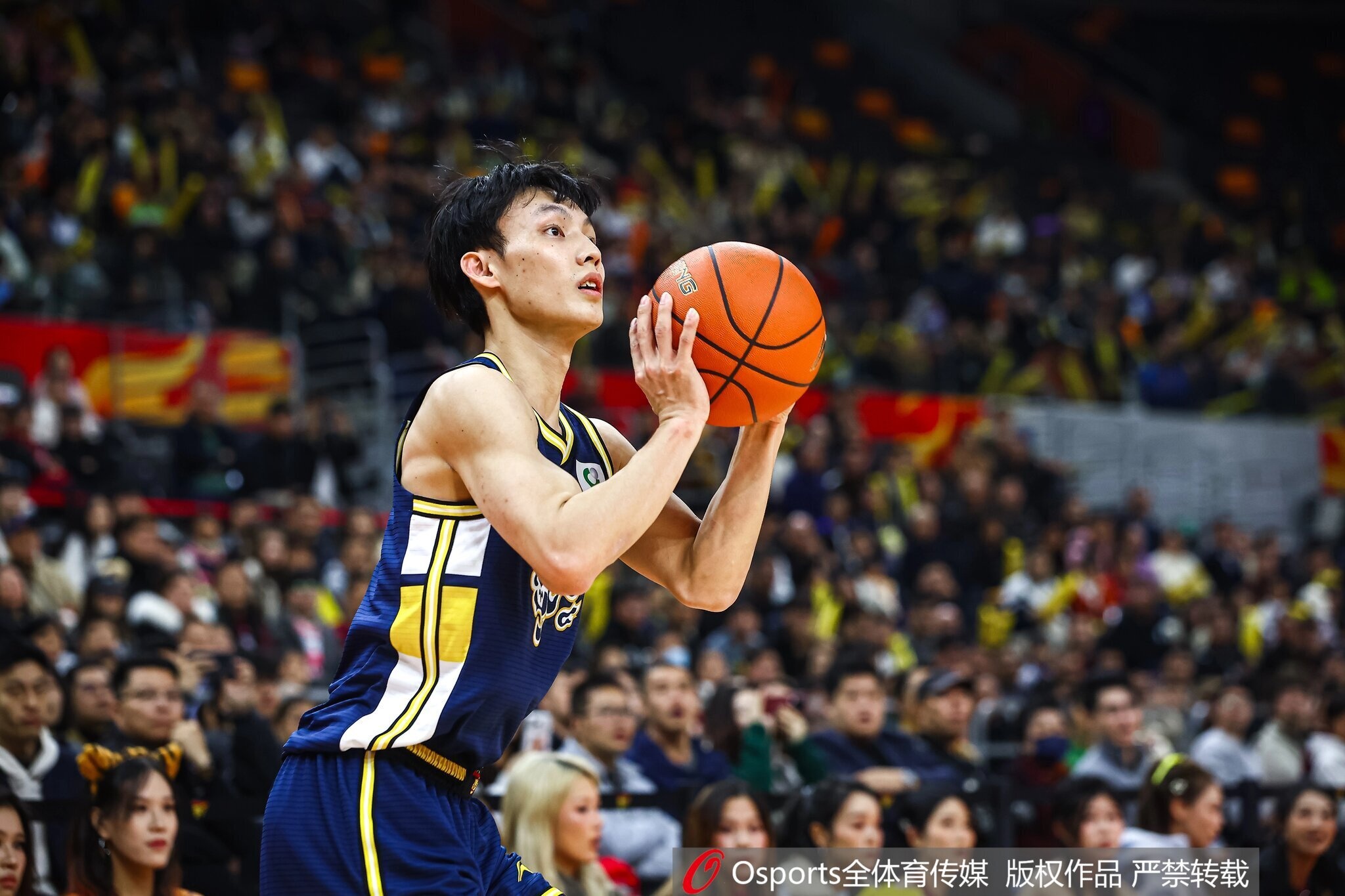 拿不到球权！徐杰首发18分钟2中2仅拿到6分1助攻